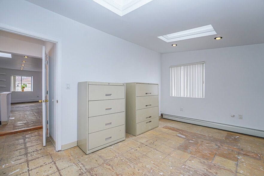 More Photos Of 339 Lincoln Ave, Staten Island Warehouse For Sale