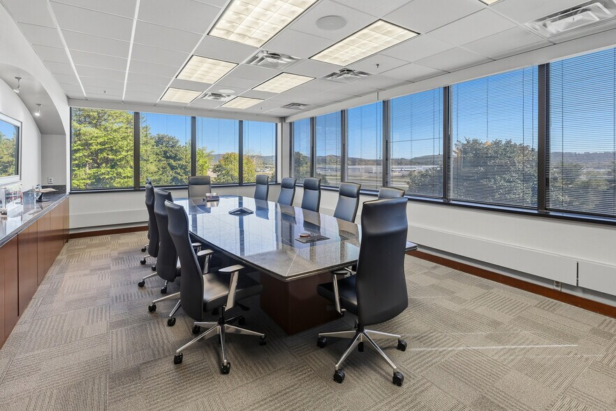 More Photos Of 4600 E Lake Blvd, Birmingham Warehouse For Sale