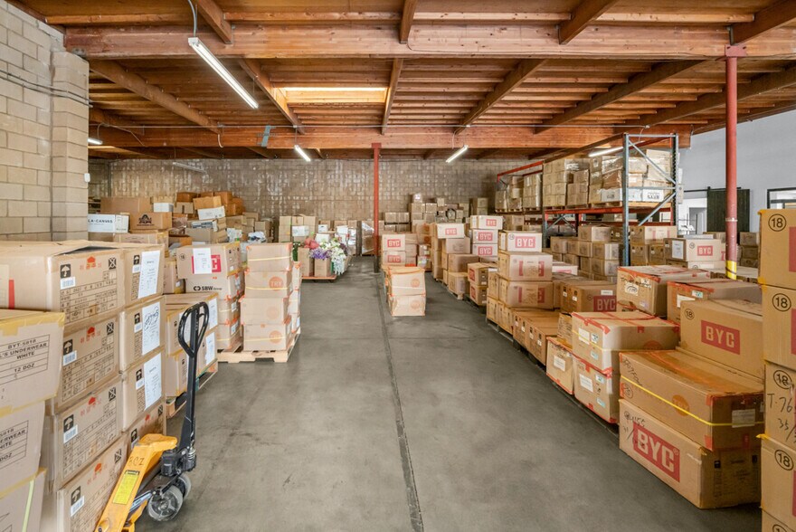 More Photos Of 18732 Corby Ave, Artesia Warehouse For Lease