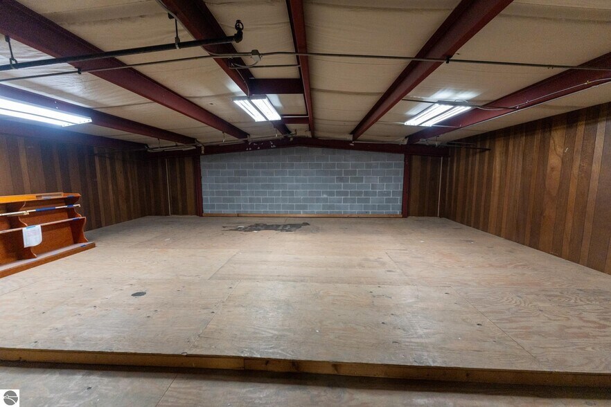 More Photos Of 910 Industrial Dr, Mount Pleasant Warehouse For Sale