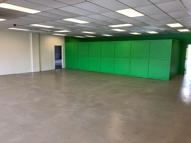 More Photos Of 2700-2704 E Erie Blvd, Syracuse Storefront For Lease