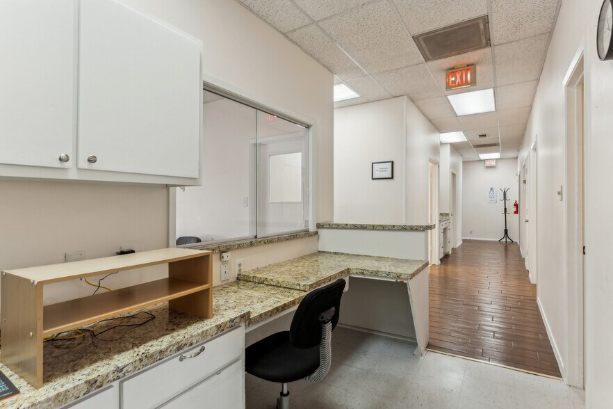 More Photos Of 912 Wright St, Arlington Medical For Sale