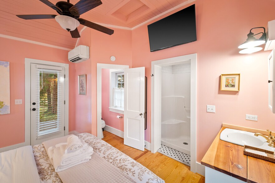 More Photos Of 3500 Sunset Lodge Ct, Charlottesville Hotel For Sale