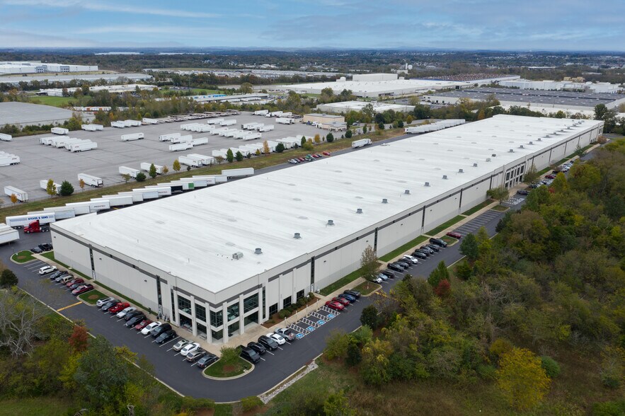 More Photos Of 1501 Corporate Pl, La Vergne Distribution For Lease