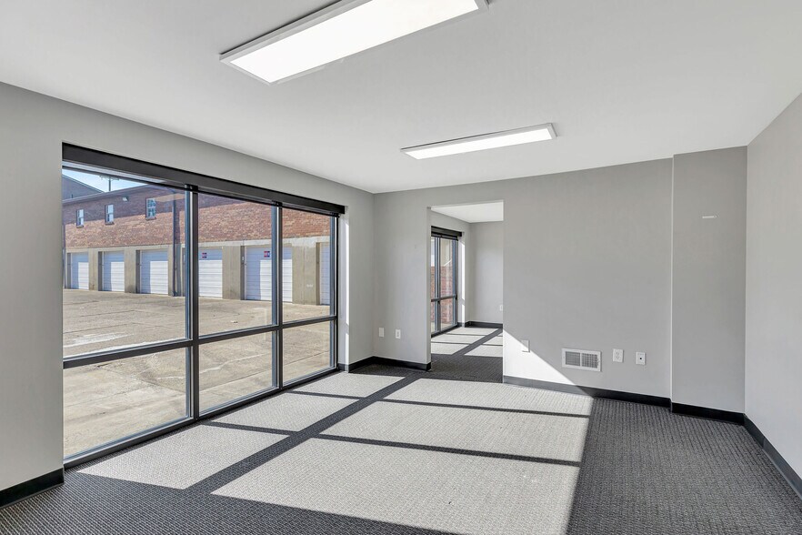 More Photos Of 2327 Anderson Rd, Crescent Springs Office For Lease