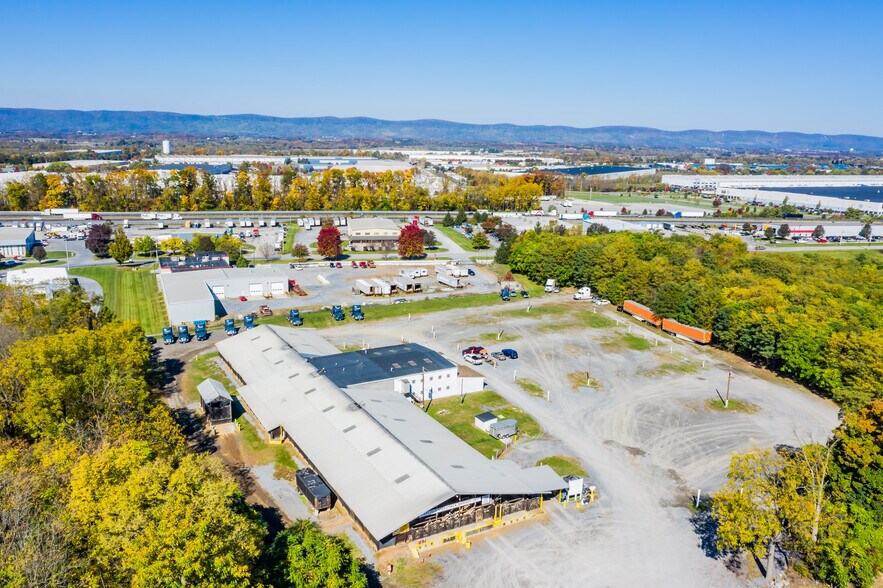 More Photos Of 1514 Commerce Ave, Carlisle Light Distribution For Lease