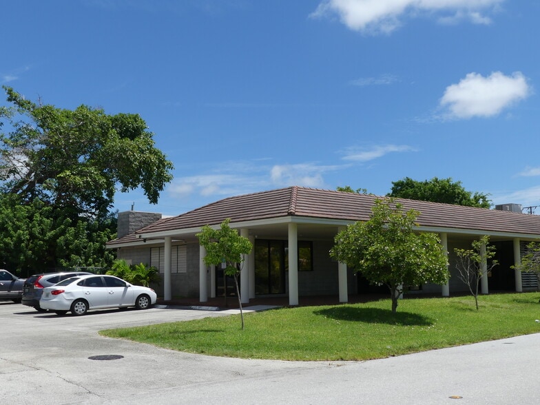 More Photos Of 925 SE 1st St, Pompano Beach Medical For Sale