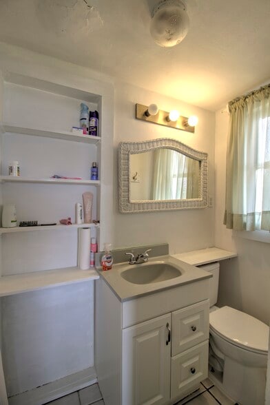 More Photos Of 944 E Silver Springs Blvd, Ocala Office For Sale