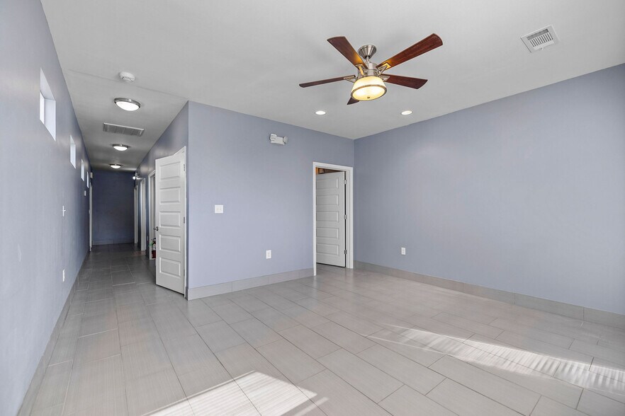 More Photos Of 276 E Pine St, Ponchatoula Office For Sale