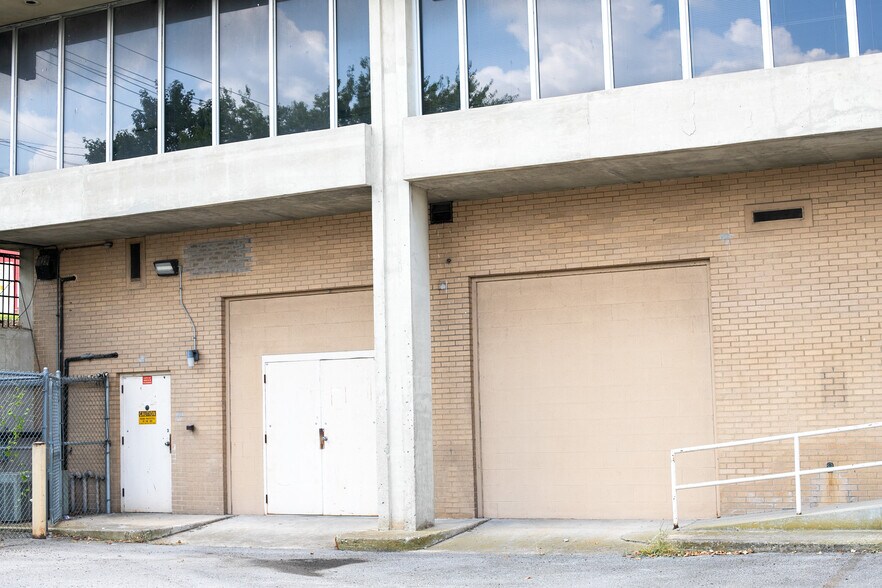 More Photos Of 505 Fesslers Ln, Nashville Light Distribution For Lease