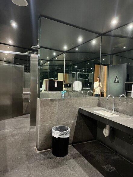 More Photos Of 858 S Coast Hwy, Laguna Beach Restaurant For Lease