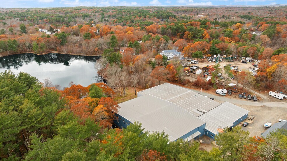 More Photos Of 10 Fernwood Lake Ave, Gloucester Warehouse For Lease