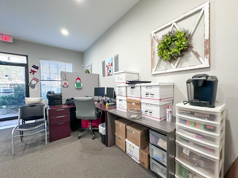 More Photos Of 180 Fitzgerald Rd, Lakeland Office For Sale