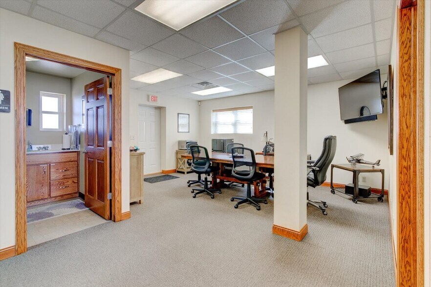 More Photos Of 2919 1st Ave SE, Cedar Rapids Office For Sale