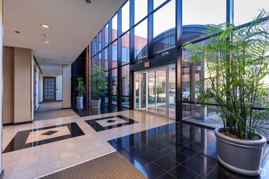 More Photos Of 6660 S Sheridan Rd, Tulsa Unknown For Lease