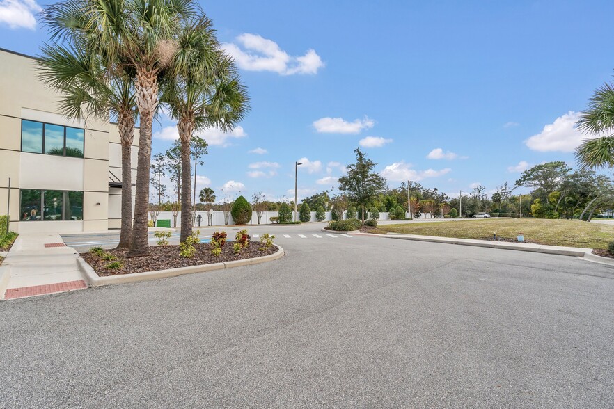 More Photos Of 131 S Country Club Rd, Lake Mary Office For Sale