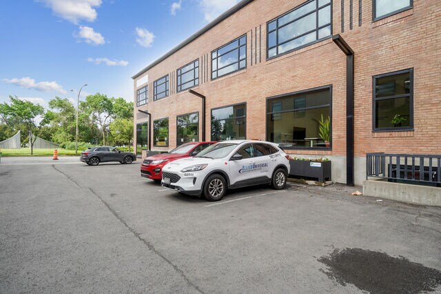 More Photos Of 7887-7889 Boul Saint-Laurent, Montréal Office For Lease