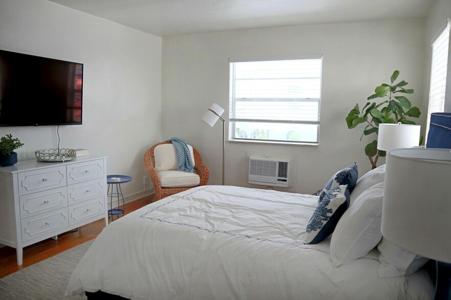 More Photos Of 172 N County Rd, Palm Beach Apartments For Sale