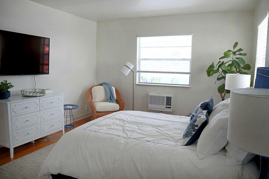 More Photos Of 172 N County Rd, Palm Beach Apartments For Sale