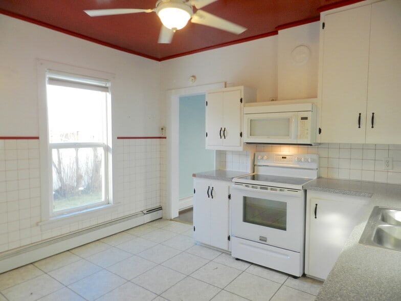 More Photos Of 901 Main St, Salmon Office For Sale