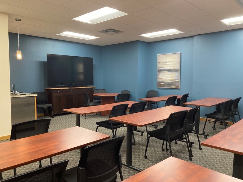 More Photos Of 2009 W Beltline Hwy, Madison Office For Lease