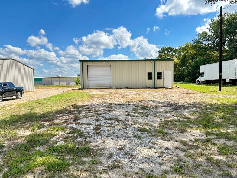 More Photos Of 11412 County 490 rd, Tyler Flex For Lease