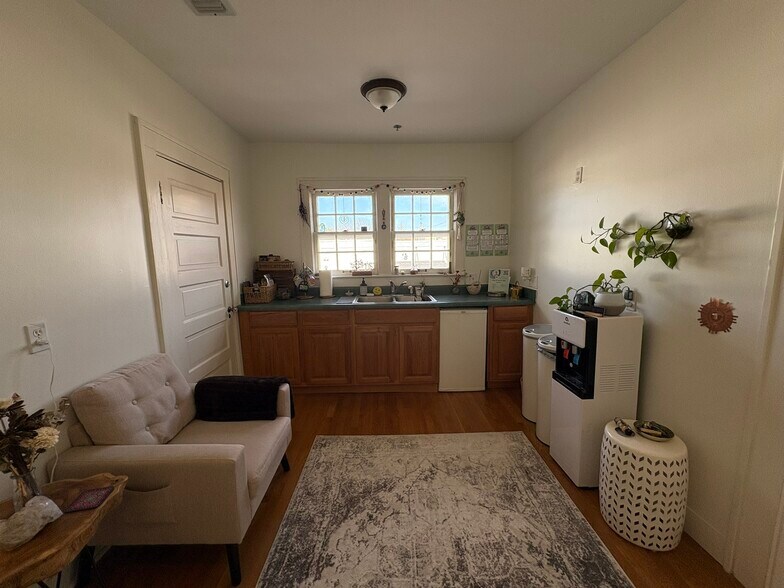 More Photos Of 106 S Church St, McKinney Loft Creative Space For Lease