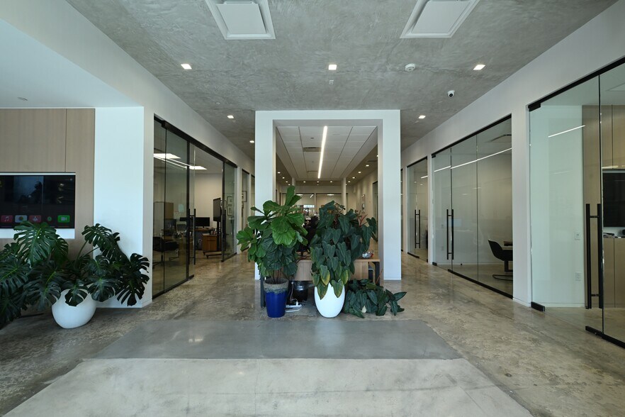 More Photos Of 2319 N Miami Ave, Miami Office For Lease