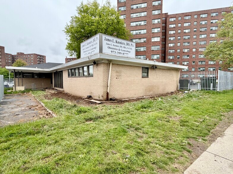 Primary Photo Of 853-855 Grove, Irvington, NJ 07111 Grove, Irvington Medical For Lease