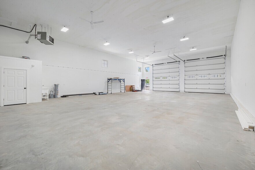 More Photos Of 169 Norwich Rd, Plainfield Warehouse For Sale