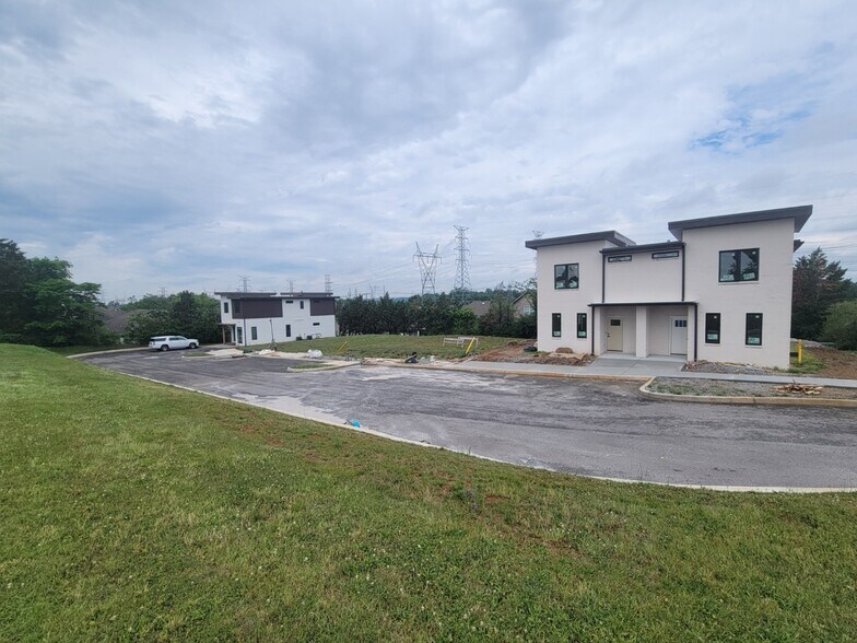 More Photos Of 925 Turner St, Maryville Apartments For Sale
