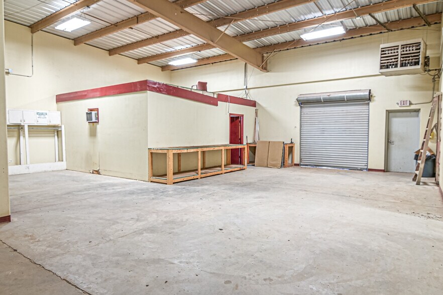 More Photos Of 1501 N Fairgrounds Rd, Midland Office For Sale