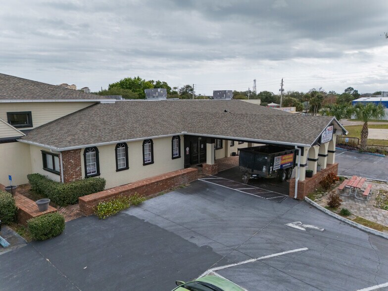 More Photos Of 300 N Cocoa Blvd, Cocoa Restaurant For Lease