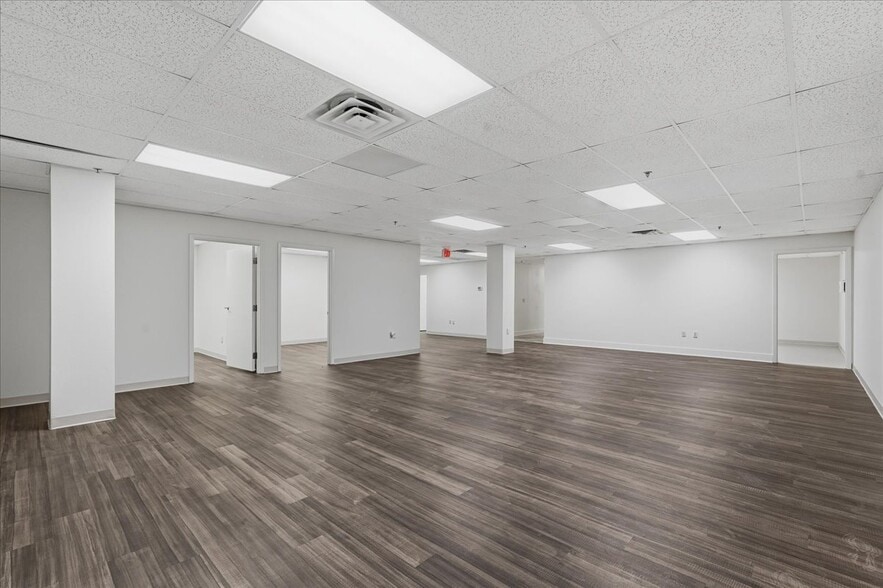 More Photos Of 13770 Automobile Blvd, Clearwater Distribution For Lease