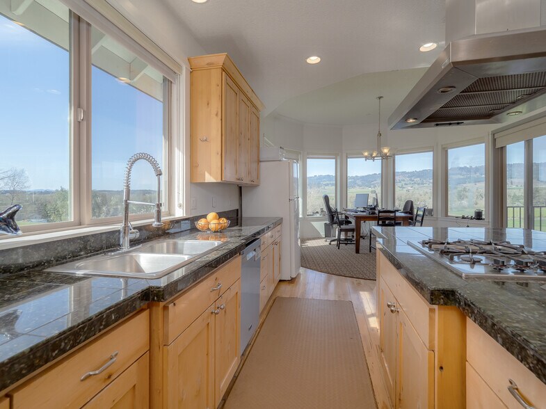 More Photos Of 20300 NE Highway 240, Newberg Hotel For Sale