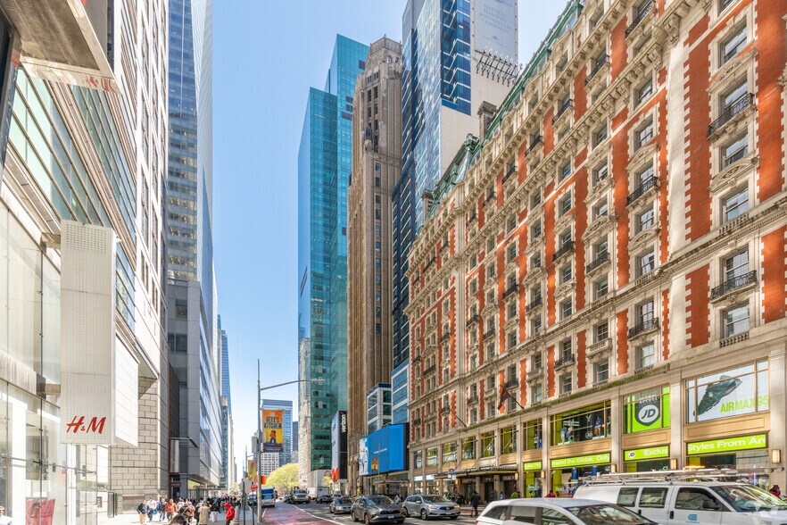 More Photos Of 130 W 42nd St, New York Office For Lease