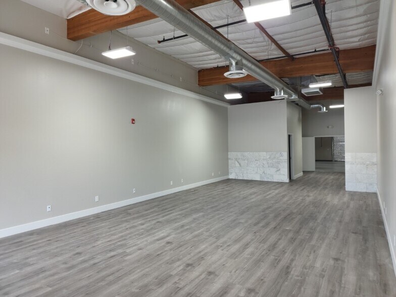 More Photos Of 1459-1523 W Gurley St, Prescott Unknown For Lease