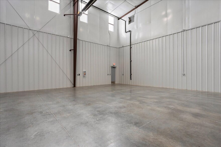 More Photos Of Mckinney Drive, Cheyenne Manufacturing For Lease