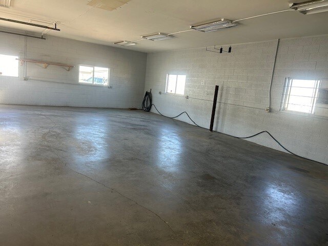 More Photos Of 685 Industrial Blvd, Delta Warehouse For Lease