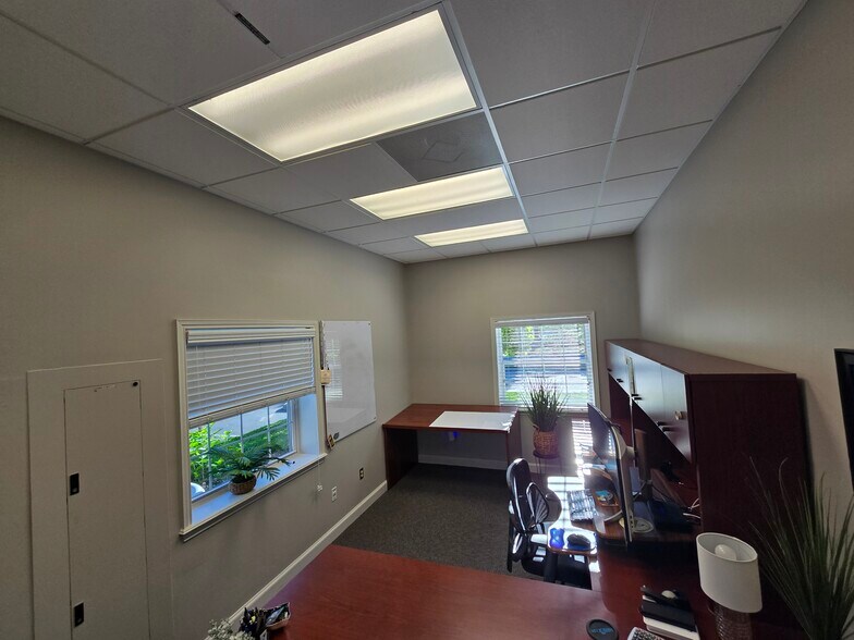 More Photos Of 465 Warren Ave, Longwood Office For Lease