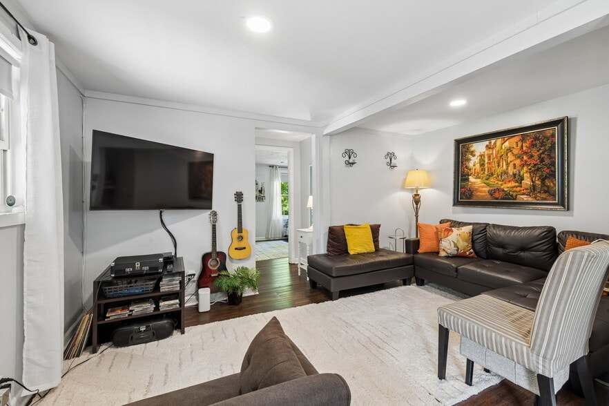 More Photos Of 1392 Fairview Blvd Blvd, Fairview General Retail For Sale