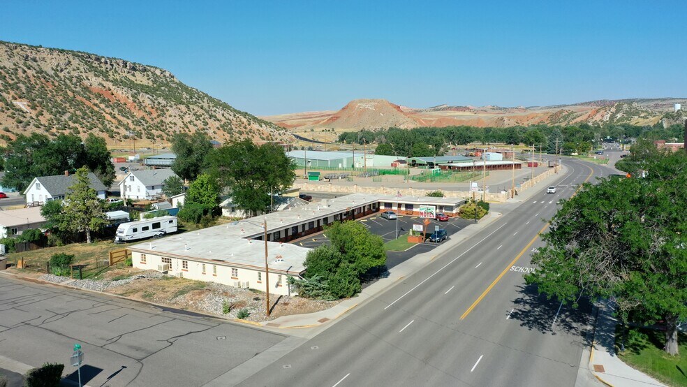 More Photos Of 408 Park St, Thermopolis Hotel For Sale