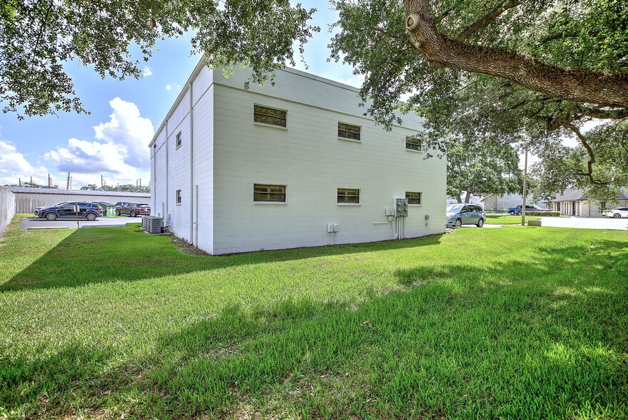 More Photos Of 4927 Southfork Dr, Lakeland Office For Sale