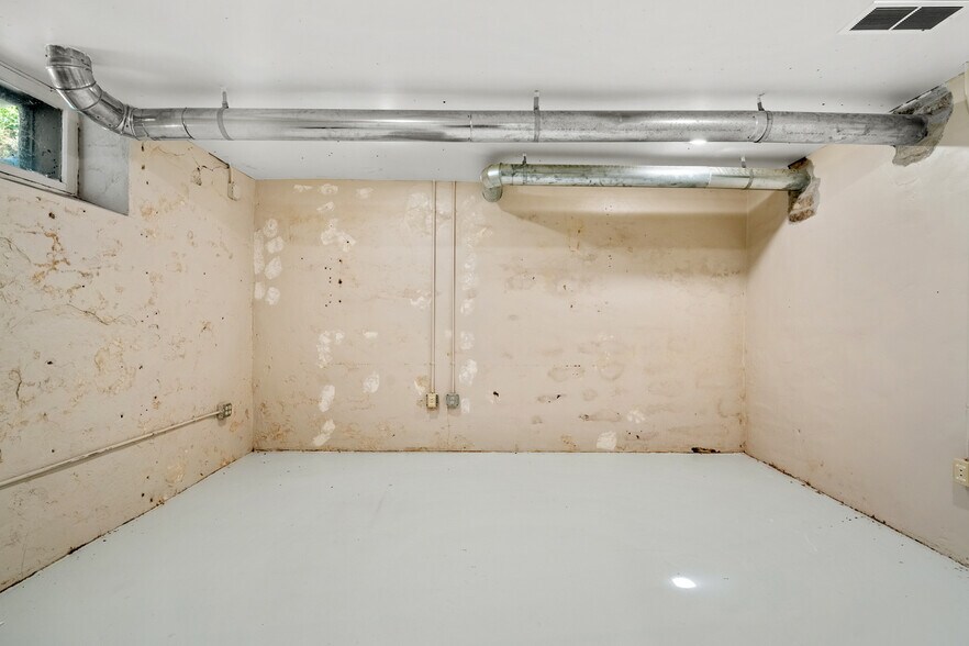 More Photos Of 720 Poyntz Ave, Manhattan Office For Sale