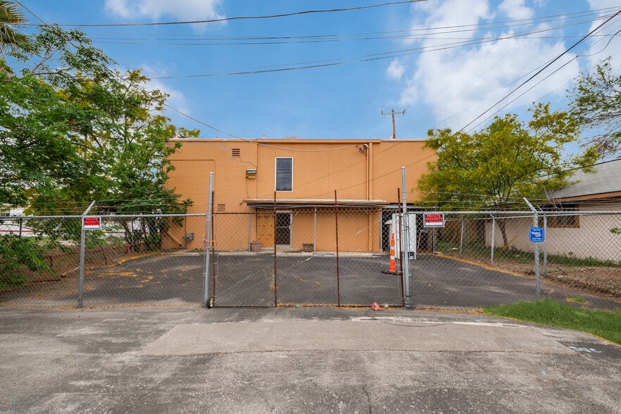 More Photos Of 4810 San Pedro Ave, San Antonio Office For Sale