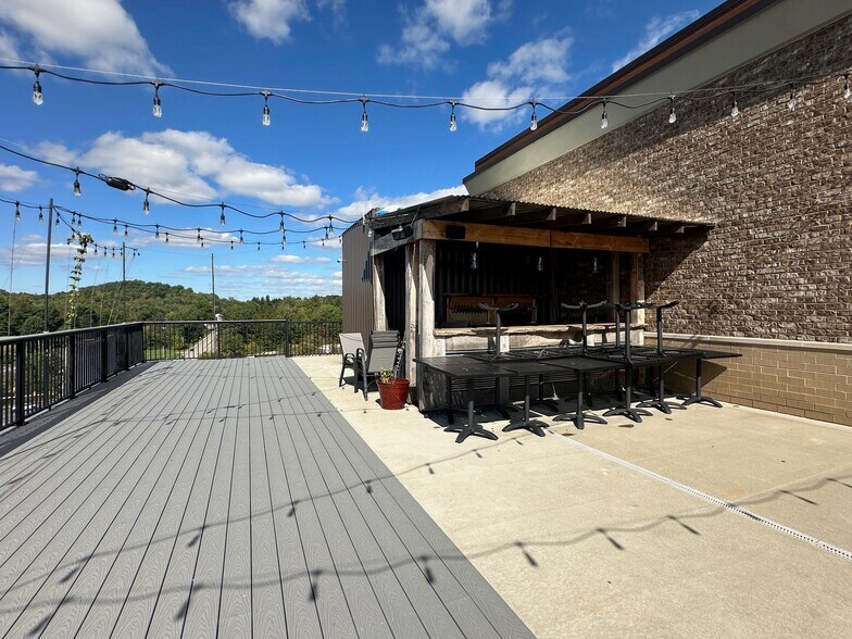 More Photos Of Rte 8 & Rte 228 - Middlesex Crossing, Valencia Storefront Retail Office For Lease