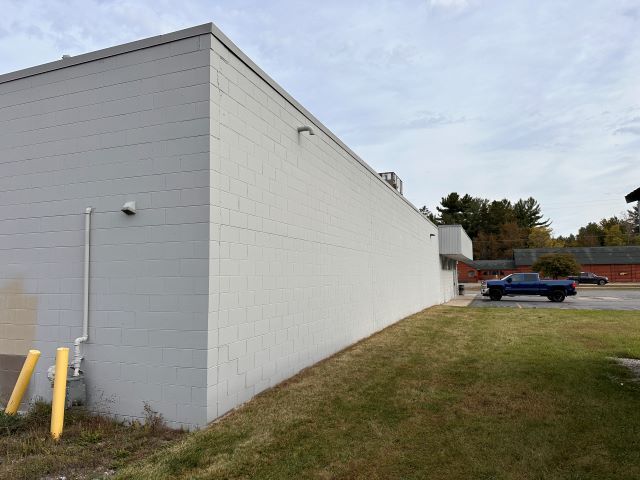 More Photos Of 425 N 5th St, Roscommon Freestanding For Lease