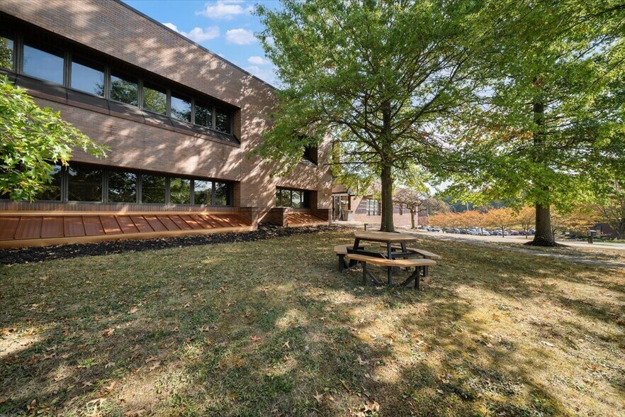 More Photos Of 115 Technology Dr, Pittsburgh Medical For Lease