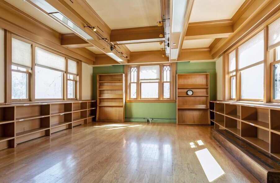 More Photos Of 260 Boardman Rd, Poughkeepsie Schools For Lease