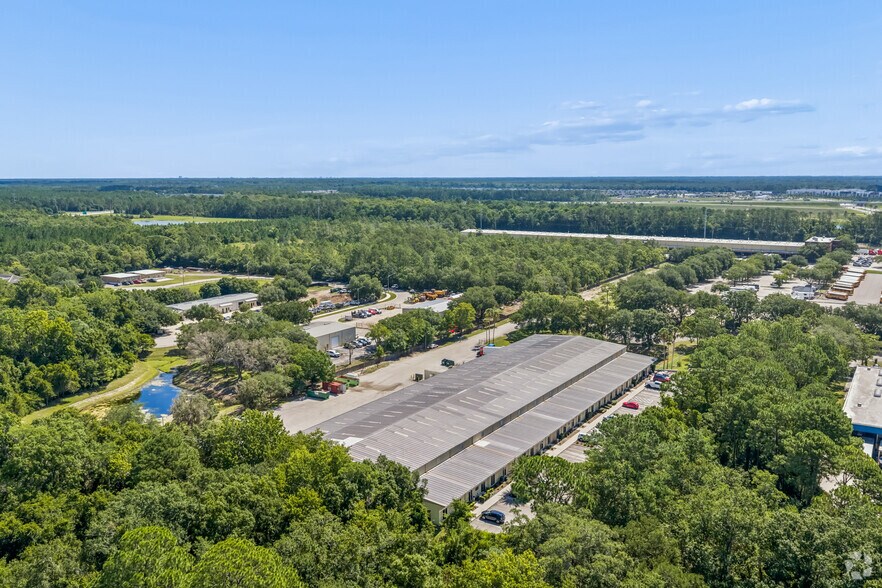 More Photos Of 11210 E Phillips Industrial Blvd, Jacksonville Warehouse For Lease